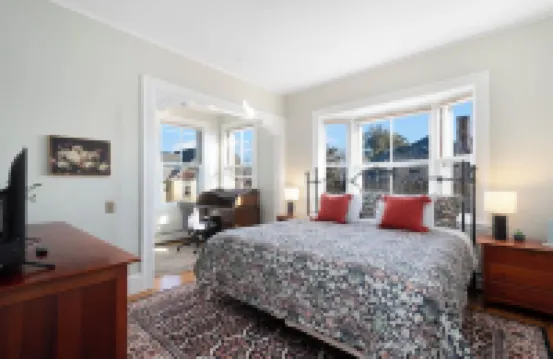 6Br w/ Parking Steps to Brown in College Hill