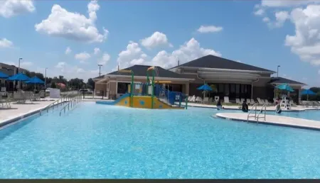 Family house close to Disney Отели рядом с достопримечательностью «Publix Super Market at Village Shops at Bellalago»