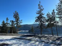 Lake View Cabin at Blue Creek – Romantic Pet-Friendly Getaway in Coeur D’Alene