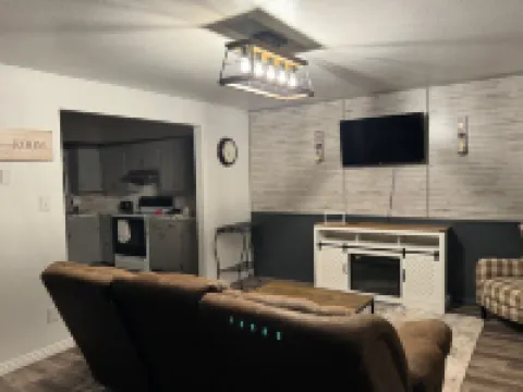 #2 Miller Suites -Cozy Comfort - 2Bdrm 1.5 Bath.  for Work or Play.