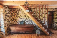 La maison des volcans Cantal, pretty Auvergne house with jacuzzi