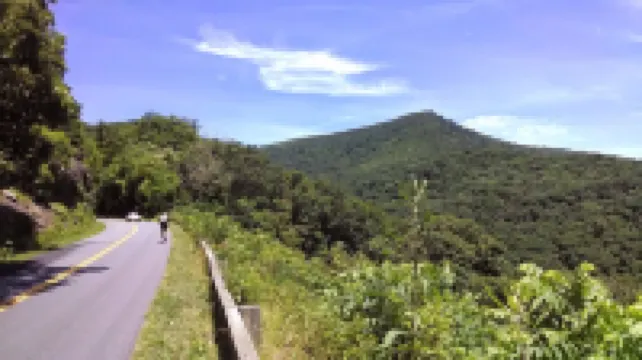 3-bedroom chalet in cool Black Mountain with WiFi, AC. Close to Asheville