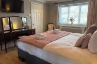 Elegant Home with Pool & Sauna near Golf Course