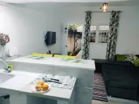 Whole apartment (Studio S+0) with green terrace ten minutes from the airport Raoued 호텔