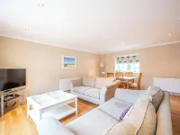 10mins to St Andrews & Dundee. 5mins to Tentsmuir Forest and beach. Hotels in Leuchars