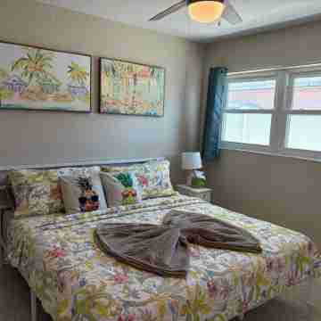 Charming apartment with Parking, WiFi, AC and a short walk to the beach Rooms