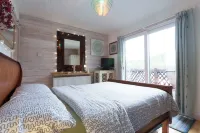 Waters edge boathouse  Rudyard lake   short breaks    kayaks  fishing hottub