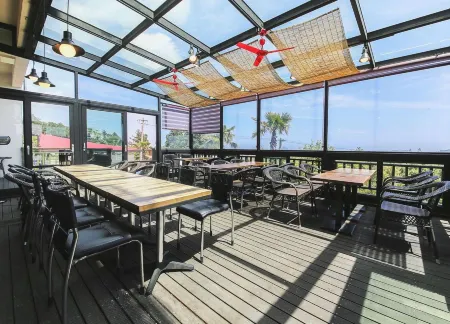 Jeju BunkerHotel&Resort Отели рядом с достопримечательностью «Soesokkak Estuary»