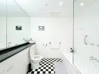 Jolimont Views - Centrally located top floor apt overlooking MCG/Rod Laver