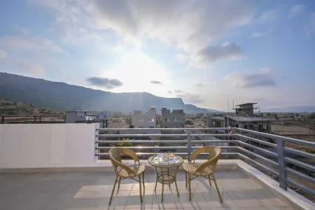 Spacious 5-bedroom villa in welcoming Karandoli with AC, WiFi And Much More!!