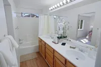 All Included & All Furnished 2 bed 2 bath Condo Ready to Move in! فنادق في ستيفنسون رانتش