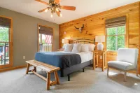 Hollows Haven by AvantStay Hot Tub Sauna Balcony and Tree Top Views