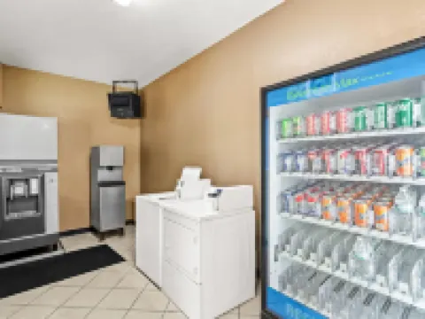 Super 8 by Wyndham Cincinnati/Springdale Oh Hotels in Springdale
