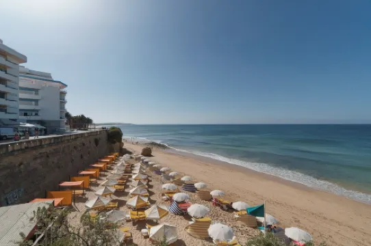 Viggo White Apartment, Armacao de Pera, Algarve