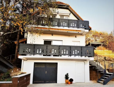 Family vacation apartment with children's room and billiard room, the