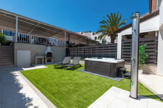 Fabulous house in Koper with free parking in front of the house,jacuzzi