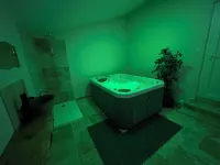 Villa Détente Jacuzzi 聖埃蒂安德富熱雷住宿飯店