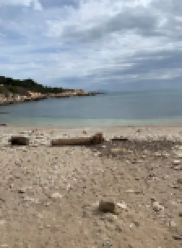 CABANON BORD DE MER NEAR FILMING CAMPING PARADIS