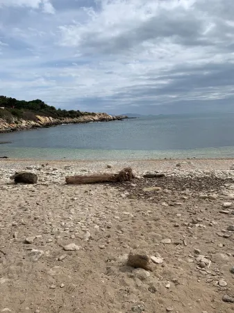 CABANON BORD DE MER NEAR FILMING CAMPING PARADIS Отели в г. Мартигес