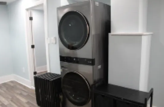 Stylish & Spacious Newark Retreat - Perfect for City Getaways!