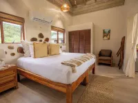 Hawksbill - 4 BR Villa in Treasure Beach w/ AC, WiFi, Private Cove & Staff Hotels in Treasure Beach