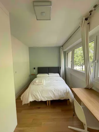 Just a stone's throw from the quays! Comfortable 4-bedroom apartment - Near subway