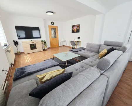Vacation apartment 1 - near Phantasialand, Cologne, Bonn, Brühl 魏勒斯維斯特酒店