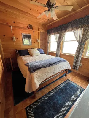 Charming 5-bedroom lake house on lake Salem in Derby, Vermont. Hotels in Derby