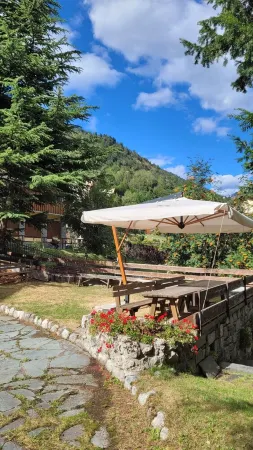 Large Apartment in Residence very close to Ponte di Legno