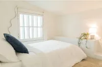 Rhythm&Views- Hillside home in Mount Adams with Hot Tub and River Views