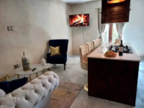 Charming 2-bedroom apartment in wonderful Val'Quirico with WiFi. Pet Friendly.