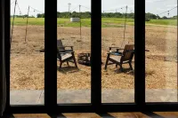 Stockton Lake DAM Cabin with Hot Tub! Less Than 0.25 Miles from the Lake