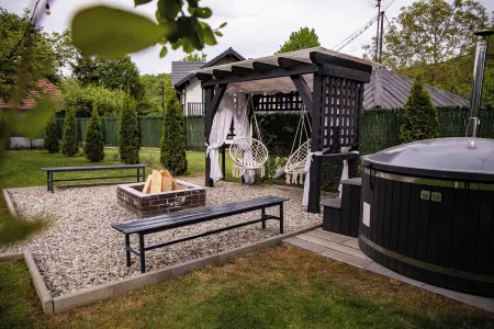 Chic Retreat in the Carpathians – Private Villa with Spa & Grill Отели в г. Avrig