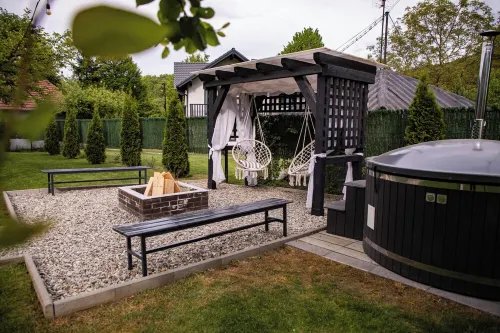 Chic Retreat in the Carpathians – Private Villa with Spa & Grill Avrig 호텔