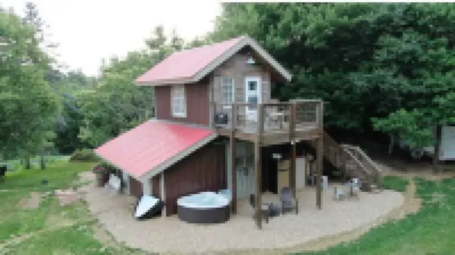 LINVILLE MOUNTAIN BARN LOFT on WEDDING VENUE, Hot Tub, FARM,close to attractions