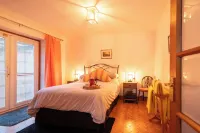 Green Leaves Bembridge 200 Yards From The Beach, 4 Bedrooms, 2 Bathrooms Hotels in Bembridge