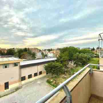 Between downtown, station and hospital with reserved parking space Others