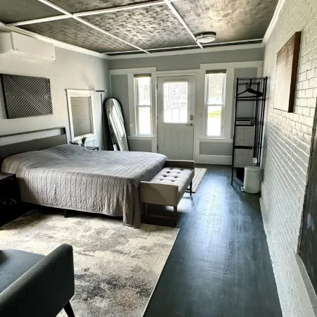 Crosby Street Suite - Freshly Renovated 3 Bedroom near Downtown Augusta