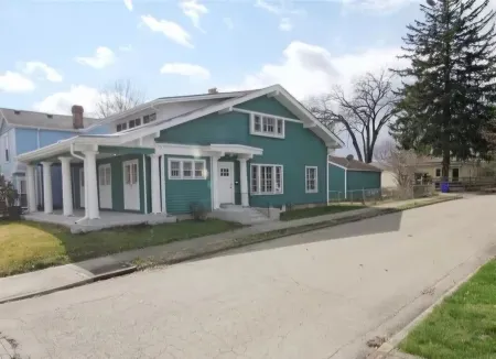 Spacious, Southern Charm! 4-bedroom house in Dayton that accommodates 11 guests! Отели рядом с достопримечательностью «Дейтонский университет»