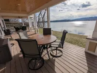 Charming 2-bedroom guest suite right on Keuka Lake with all the comforts of home Hotels in Milo