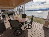 Charming 2-bedroom guest suite right on Keuka Lake with all the comforts of home Hotels in Milo