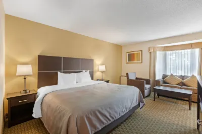 Quality Inn & Suites Hotel in zona Donald M. Gordon Chinguacousy Park