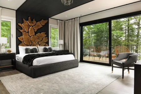 Luxury Lakefront designer-built property in Northwoods! 4 BDR, 10 Beds, 4 Bath