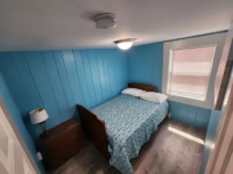 G St Inn Unit 3 Charming 1-bedroom apartment in welcoming Hampton with AC, WiFi