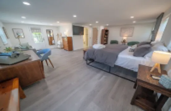 Spacious 4BR House near VT and Downtown w/ Gazebo