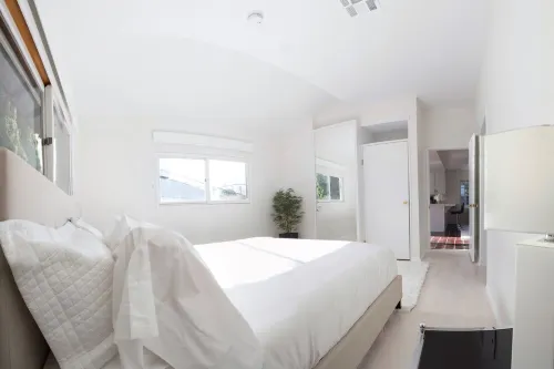 WALK 2 RODEO DR!TOP FLOOR. INQUIRE ABOUT PROMOS!!100 5 STAR REVIEWS AVAILABLE!!