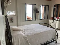 Charming 2-bedroom, 2.5 bath Over-water House on Secluded Beach! Hotels in 