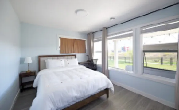 3-Beds (Sleeps 6), 2-Baths, Full Kitchen+PrivateEntrance, Ravine View