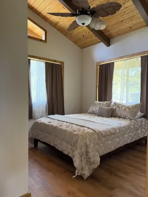 Charming 2-bedroom house near Volcanoes National Park with WiFi.
