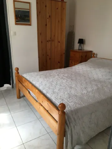 ARRADON, pleasant ground floor apartment - 10 minutes from the beach